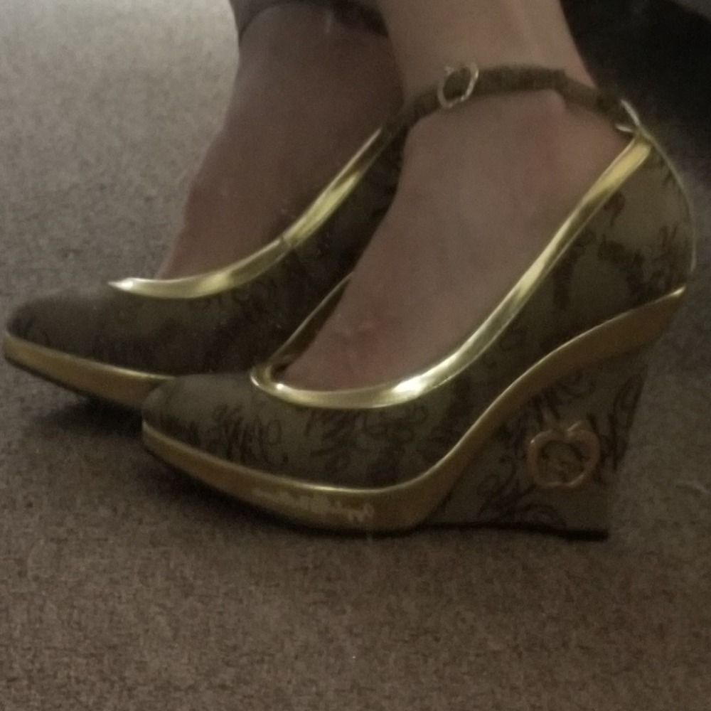 Wedge shoes